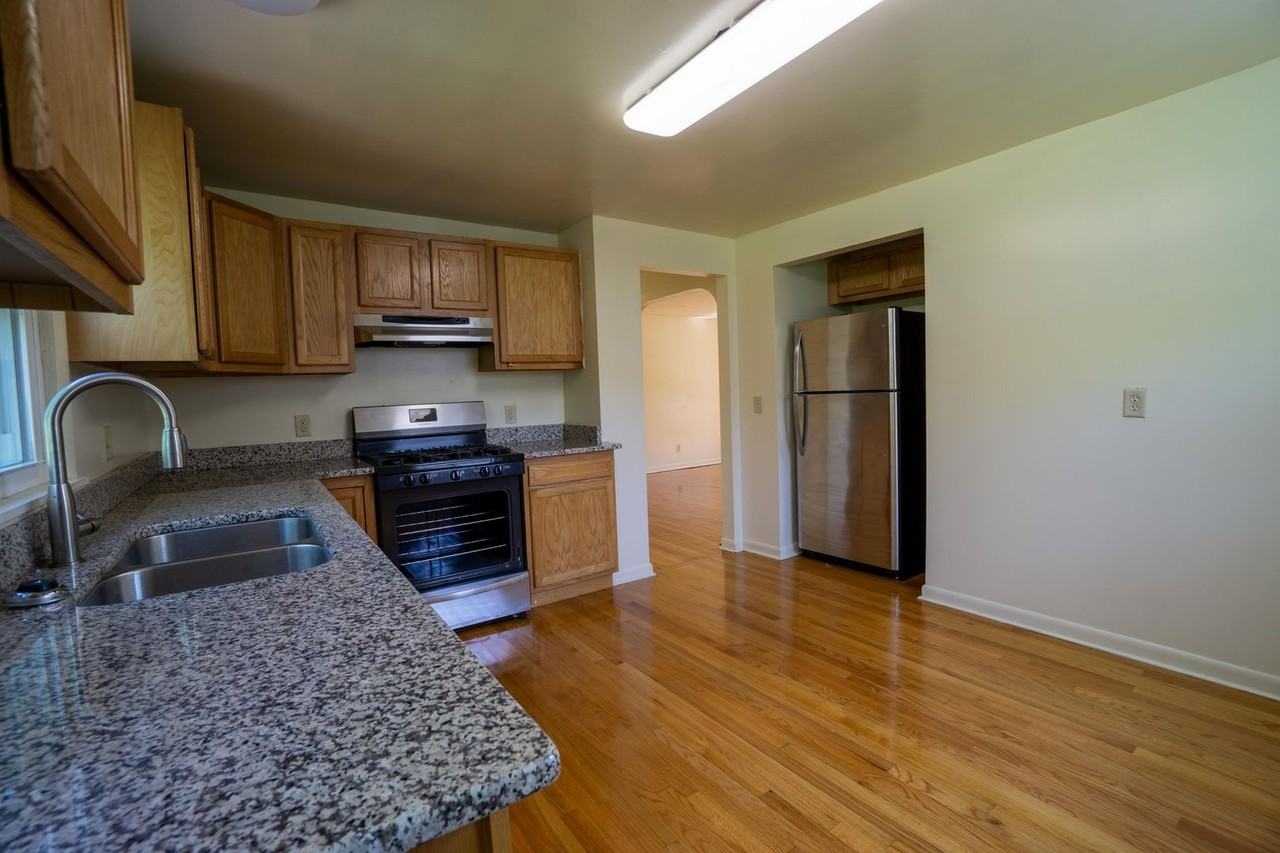 1274 Westcott Street - Photo 4 of 29
