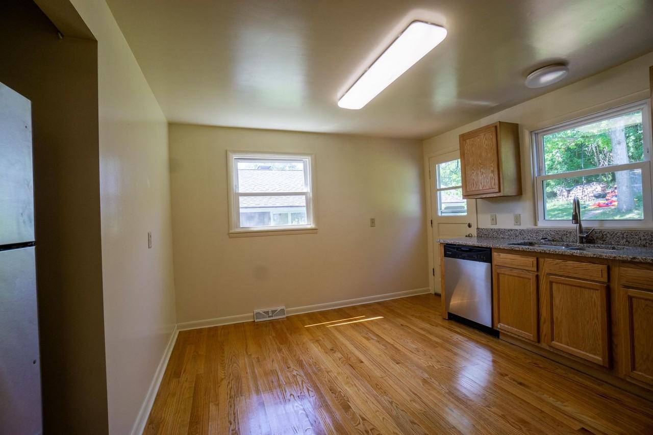 1274 Westcott Street - Photo 5 of 29