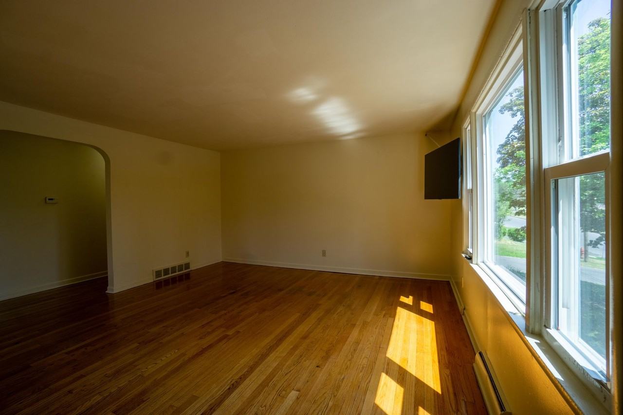 1274 Westcott Street - Photo 6 of 29