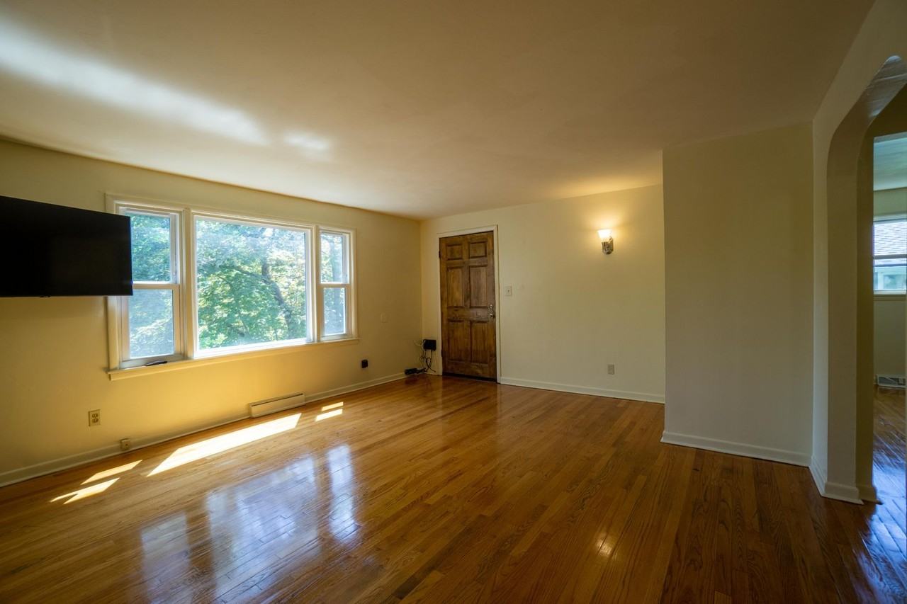 1274 Westcott Street - Photo 7 of 29