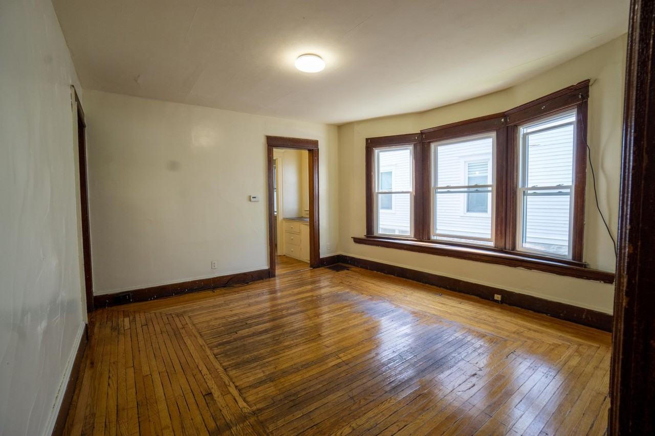 723 Livingston Ave - Photo 4 of 19