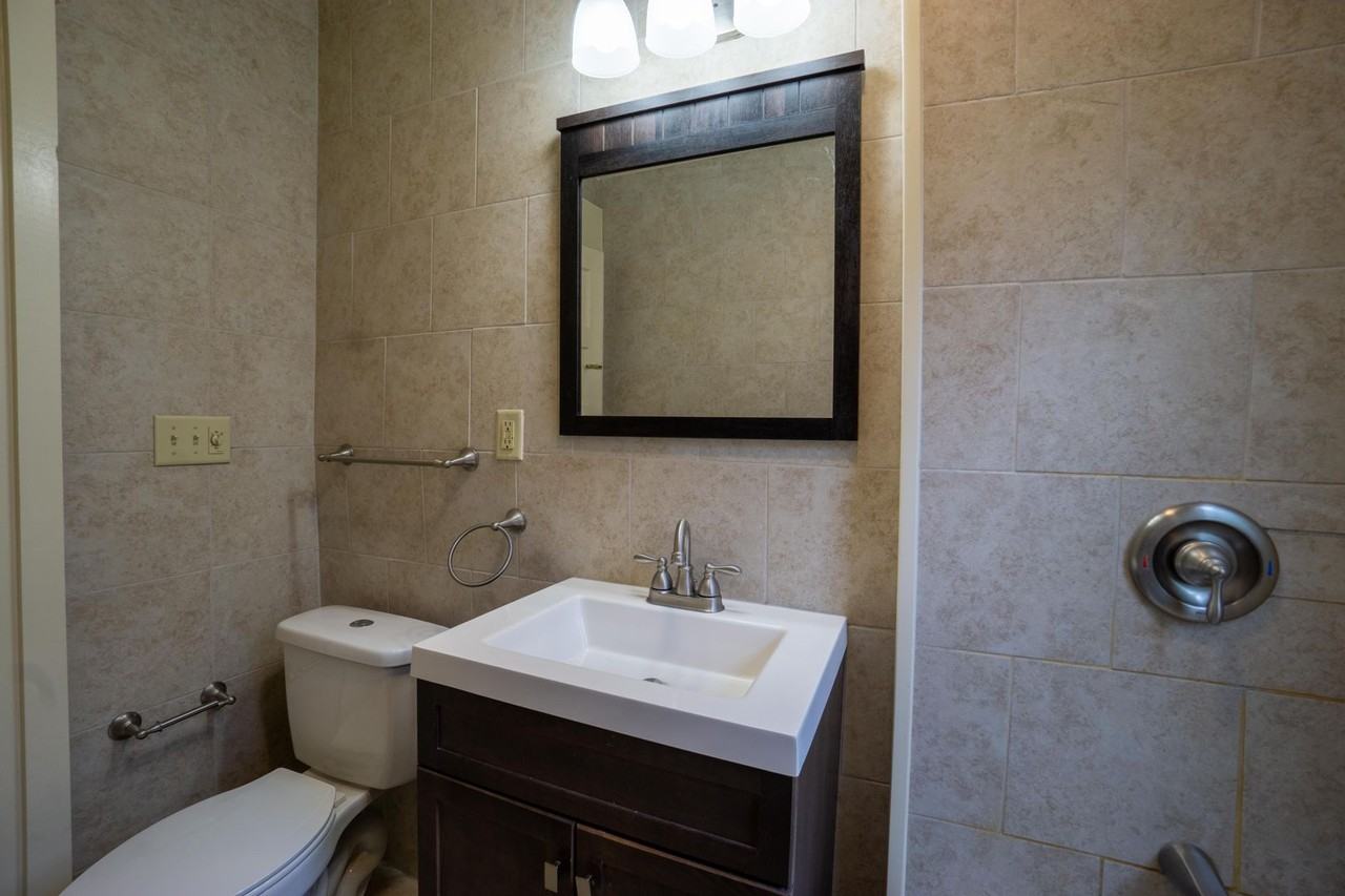 723 Livingston Ave - Photo 5 of 19