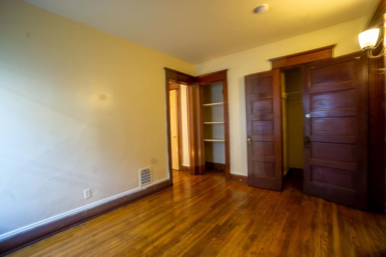 723 Livingston Ave - Photo 7 of 19
