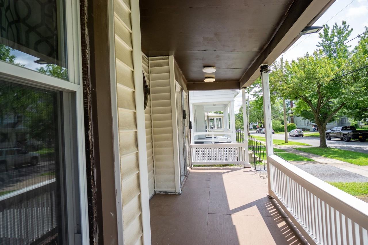 725 Livingston Ave - Photo 5 of 18