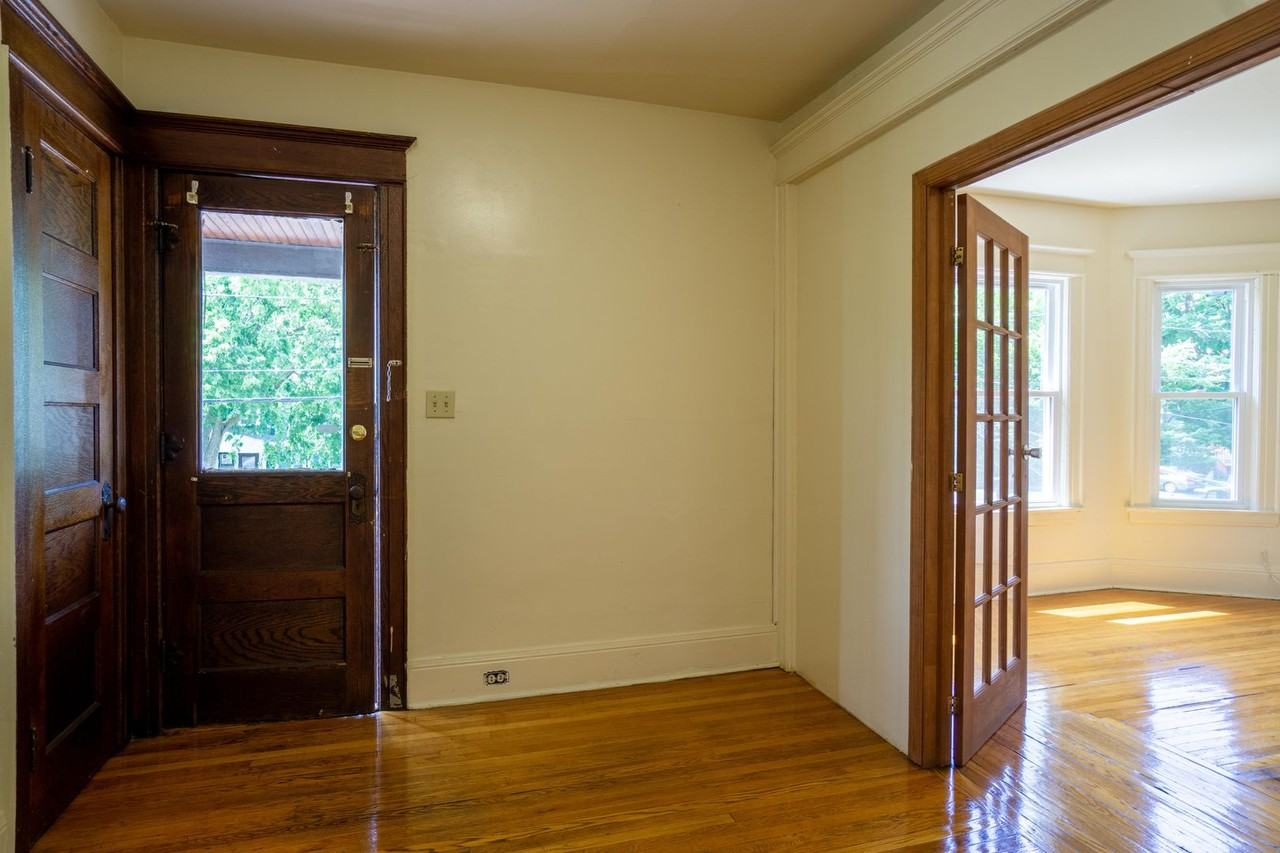 725 Livingston Ave - Photo 6 of 18