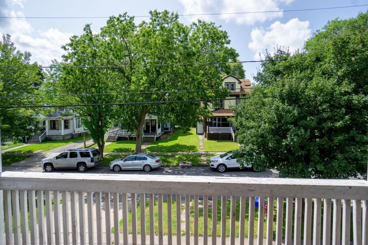 725 Livingston Ave - Photo 7 of 18