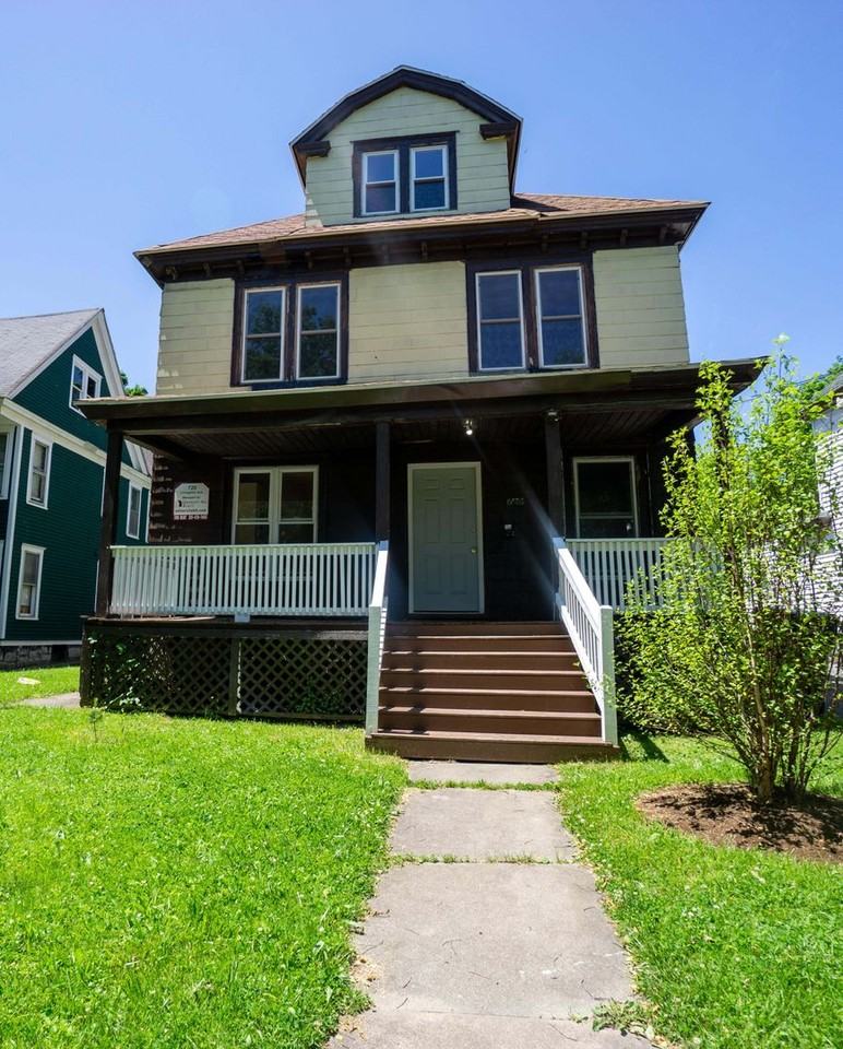 720 Livingston Ave #A - Photo 2 of 16