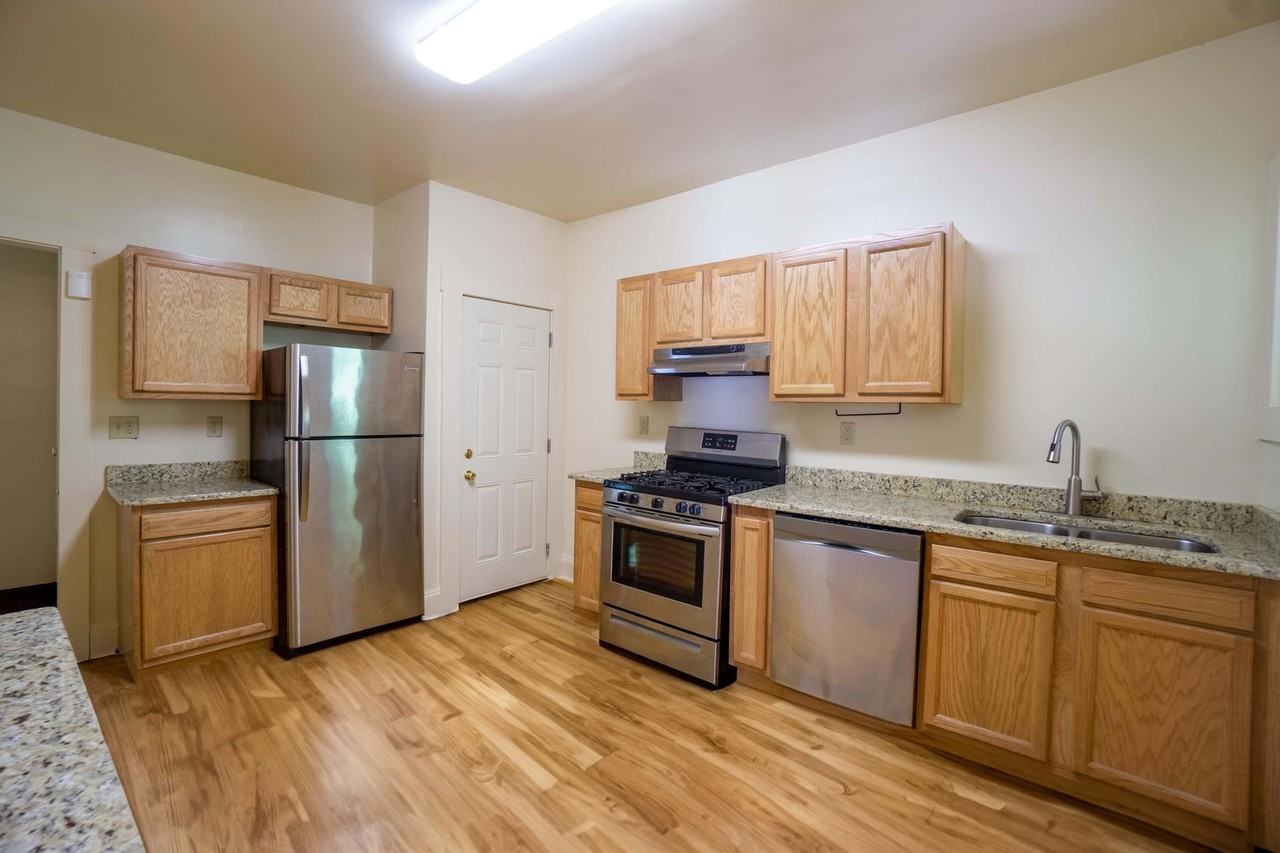 720 Livingston Ave #A - Photo 5 of 16