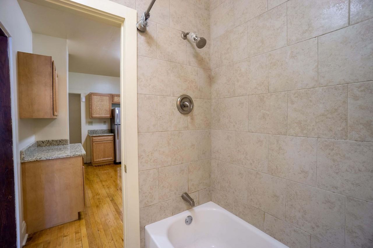 720 Livingston Ave #A - Photo 6 of 16