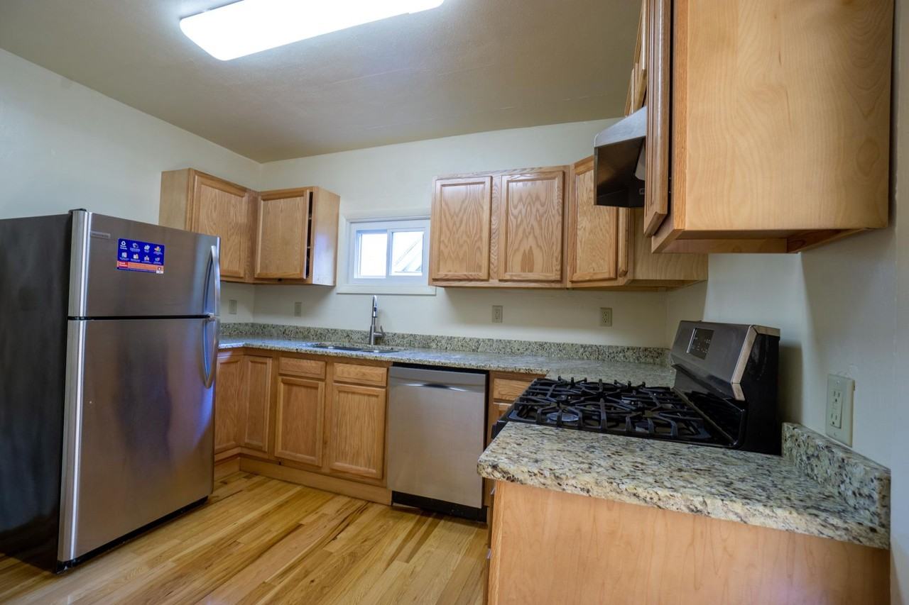 720 Livingston Ave #B - Photo 5 of 21