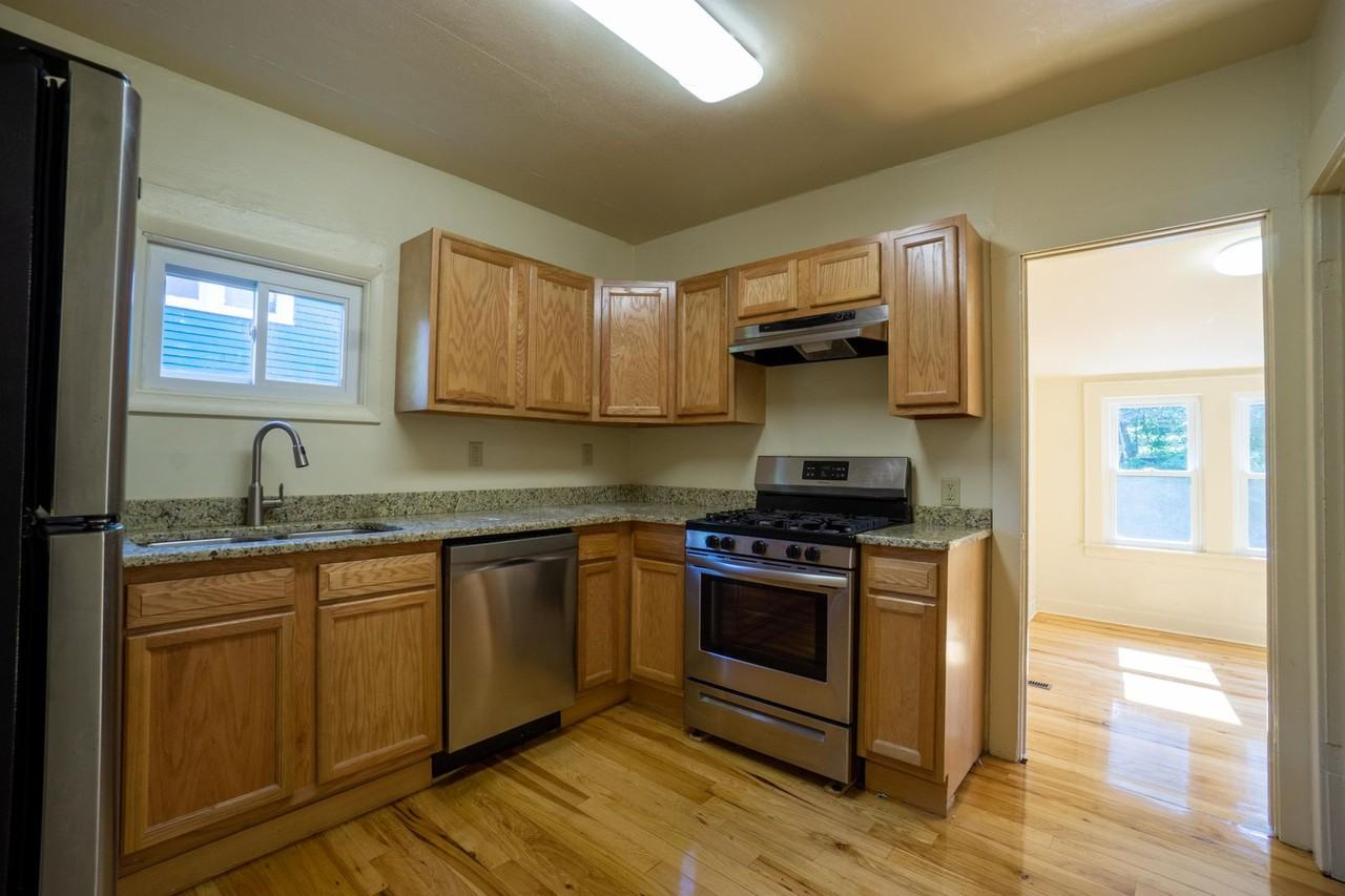 720 Livingston Ave #B - Photo 6 of 21
