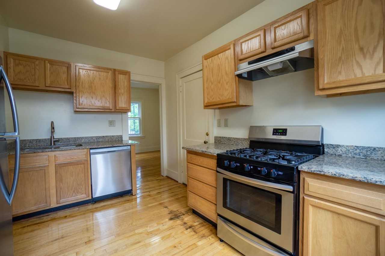407 Roosevelt Ave - Photo 3 of 18