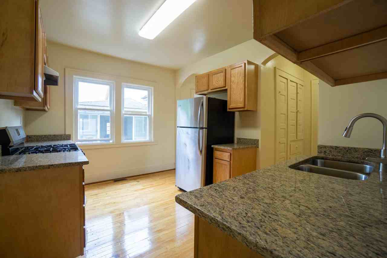 407 Roosevelt Ave - Photo 4 of 18