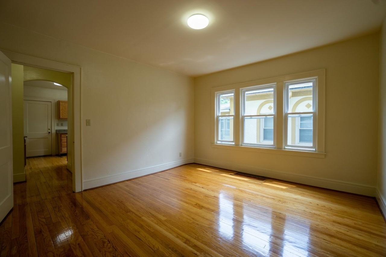 407 Roosevelt Ave - Photo 7 of 18