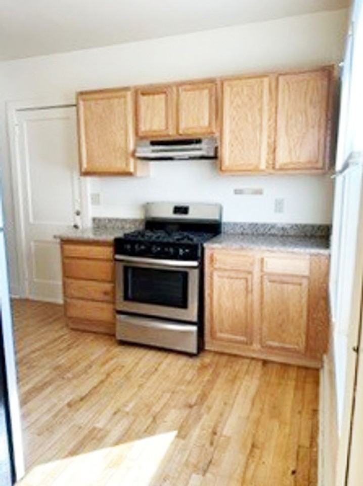 405 Roosevelt Ave - Photo 4 of 40