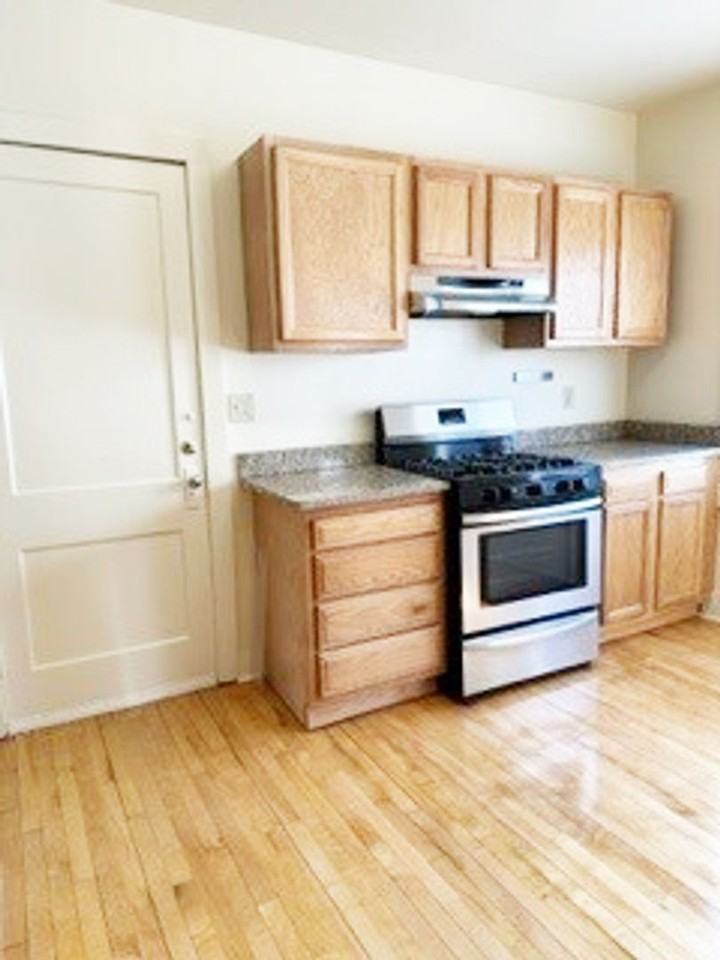 405 Roosevelt Ave - Photo 5 of 40