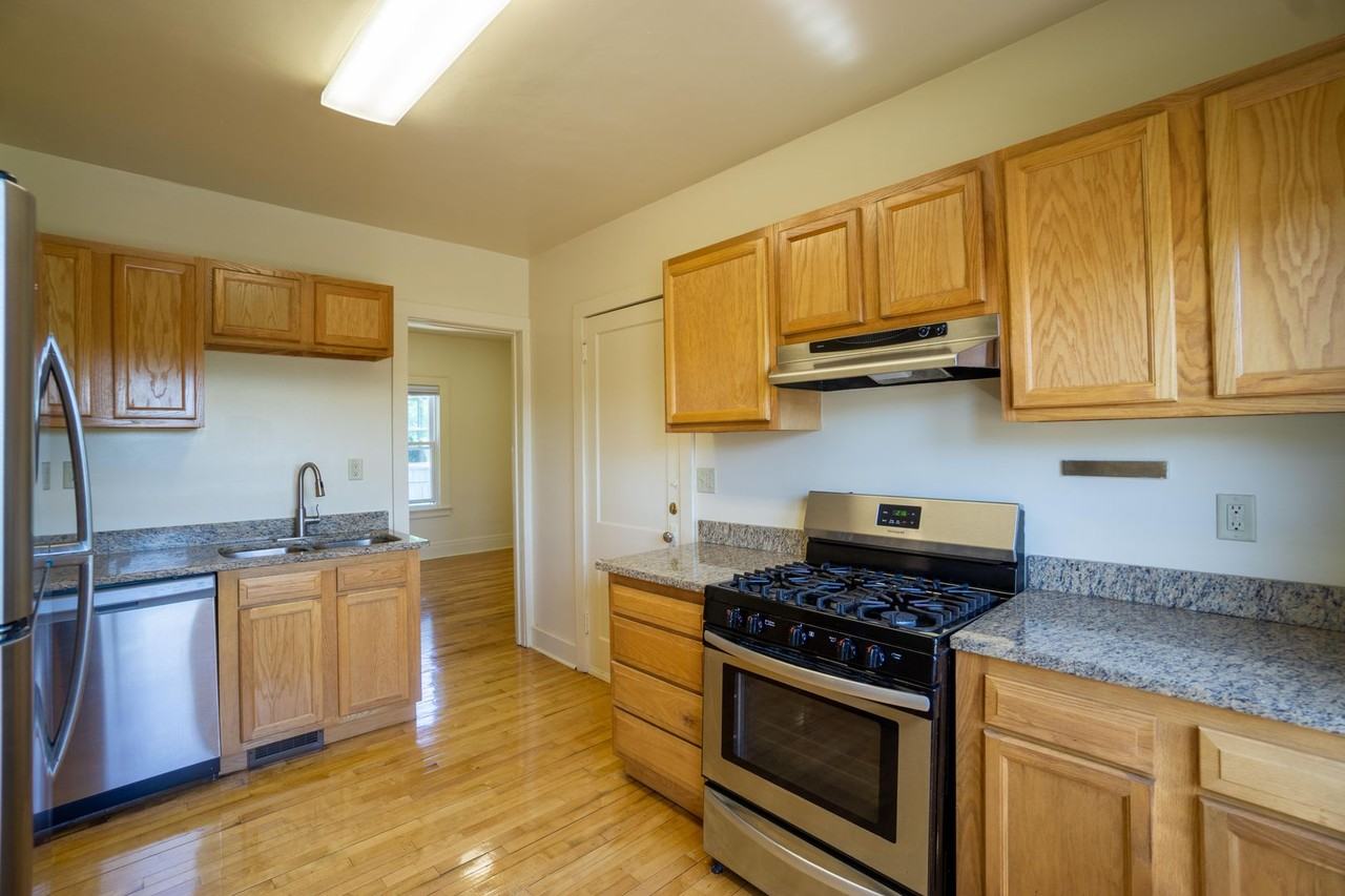 405 Roosevelt Ave - Photo 6 of 40