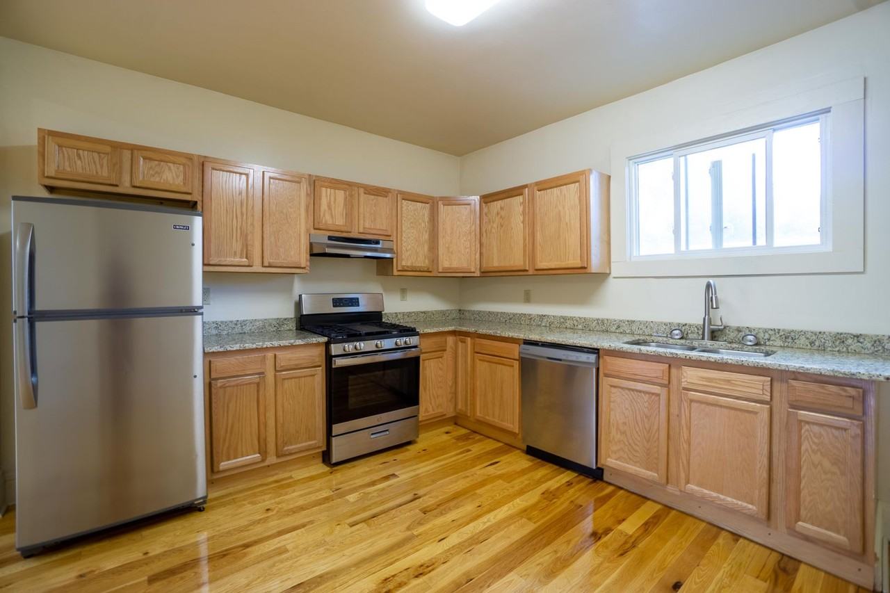 546 Columbus Ave - Photo 2 of 16
