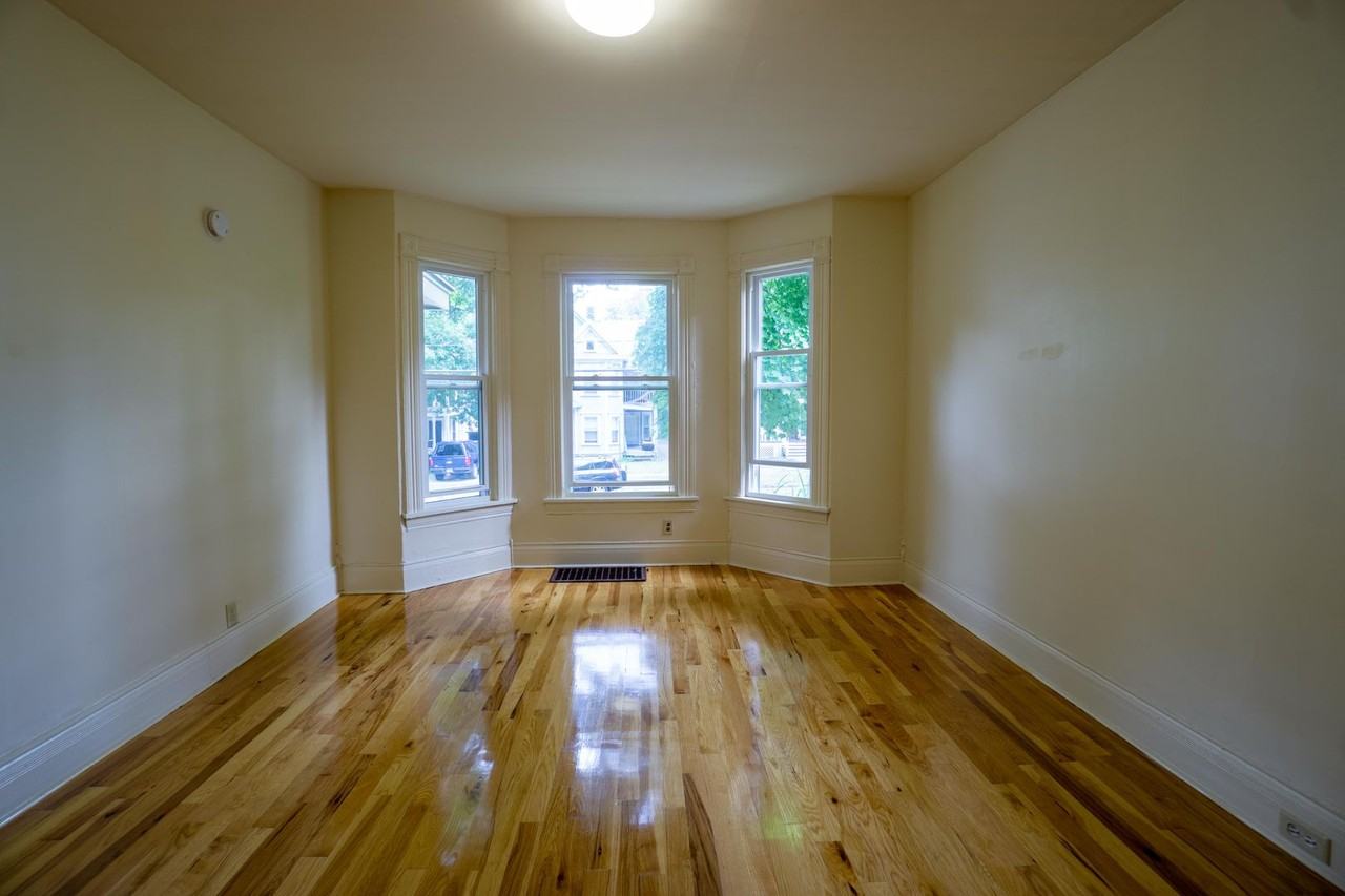 546 Columbus Ave - Photo 5 of 16