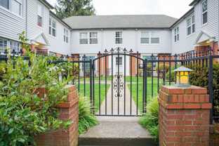 3710 Se Stark St #5 - Photo 1 of 1