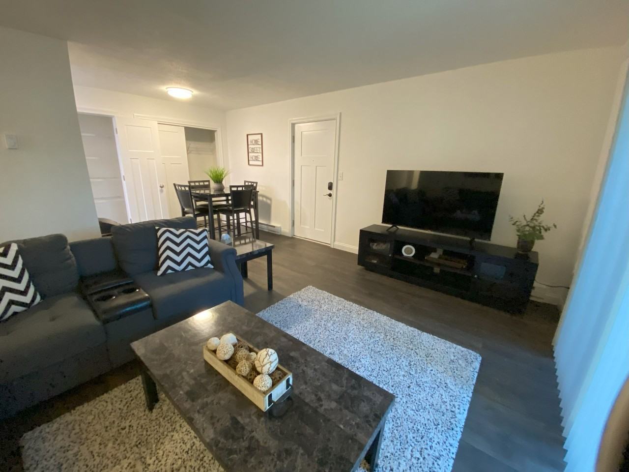 24 Flats - Photo 4 of 11