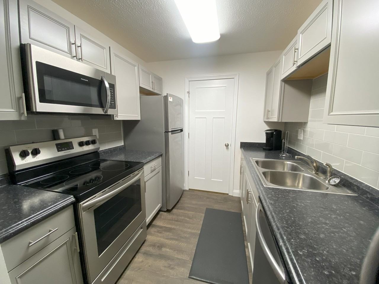 24 Flats - Photo 6 of 11