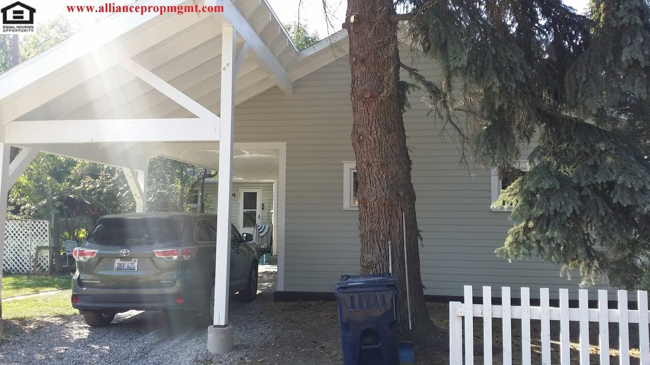 716 S Black Ave - Photo 3 of 18