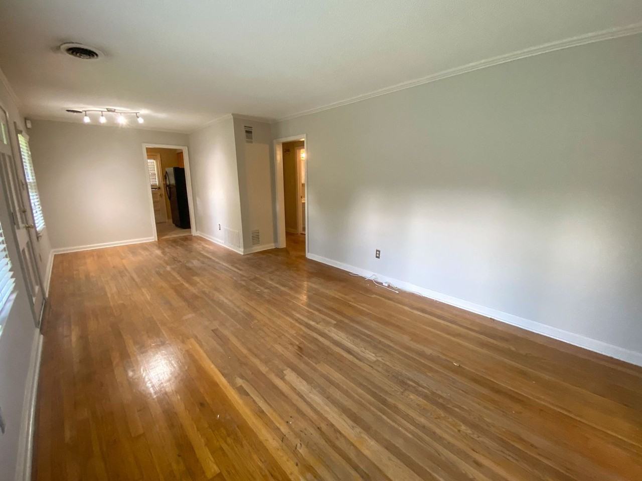 4847 Marion Ave - Photo 4 of 17