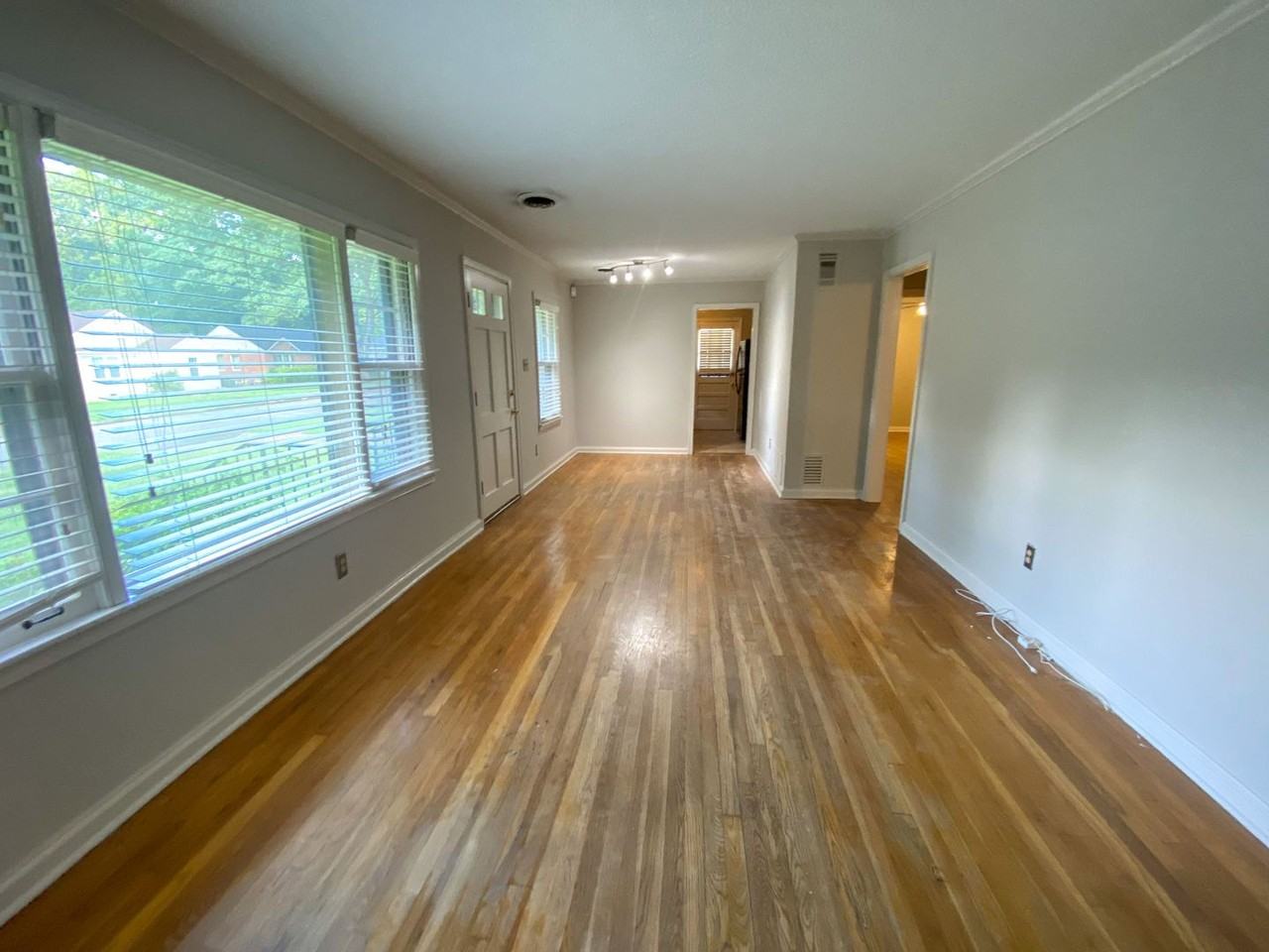 4847 Marion Ave - Photo 5 of 17