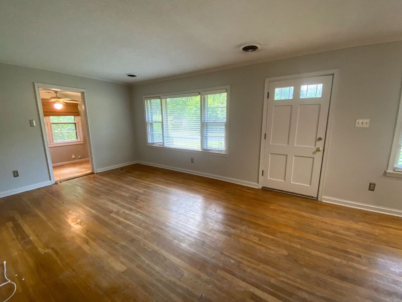 4847 Marion Ave - Photo 6 of 17