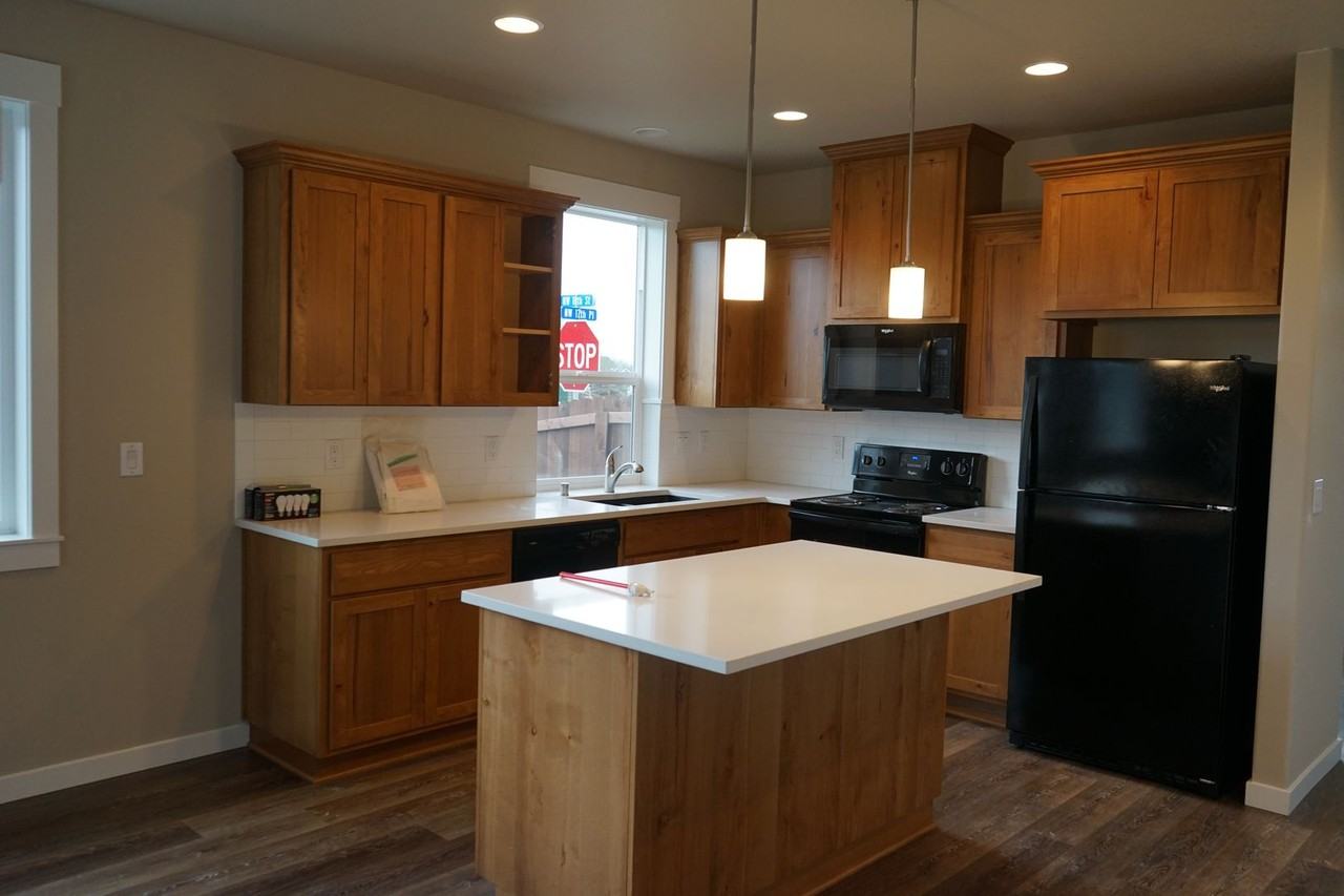 1717 Nw 18th St - Photo 2 of 14