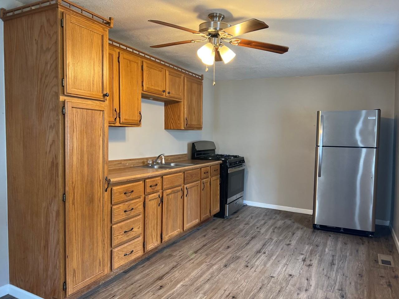 1519 Chestnut St - Photo 2 of 13