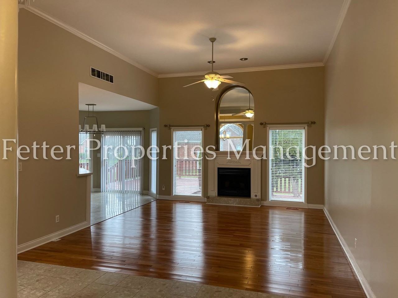 5746 Winnett Dr - Photo 2 of 16