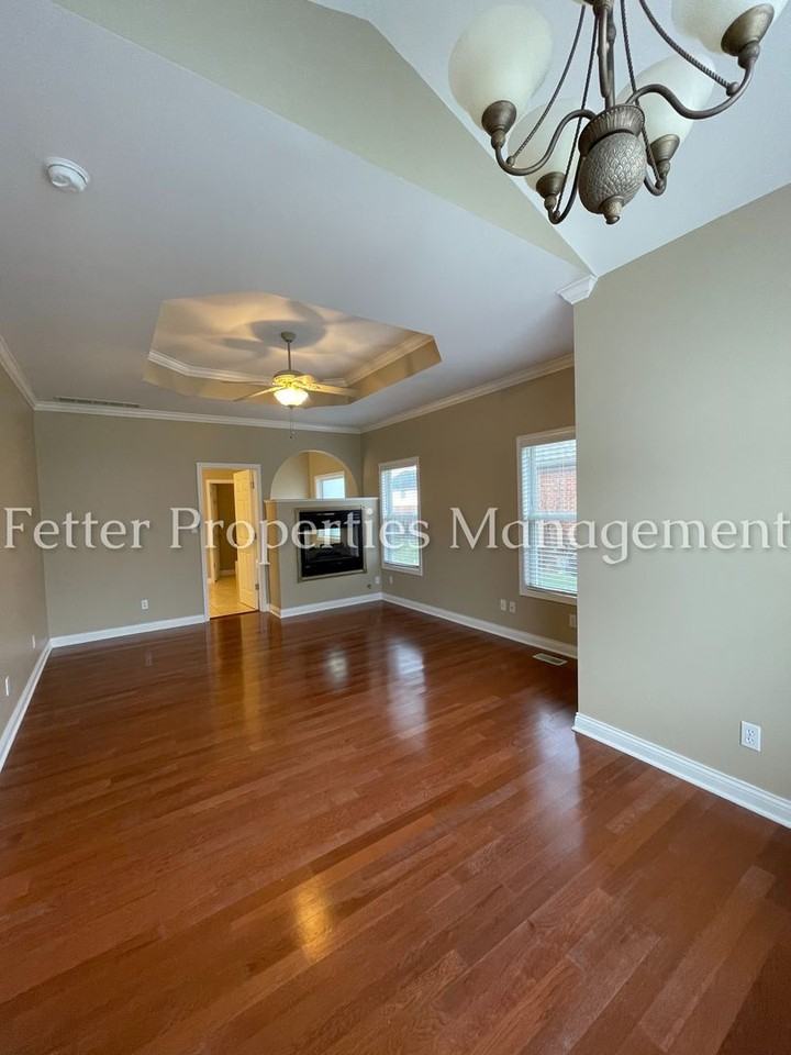 5746 Winnett Dr - Photo 3 of 16