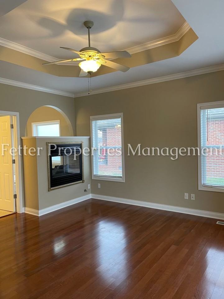 5746 Winnett Dr - Photo 4 of 16