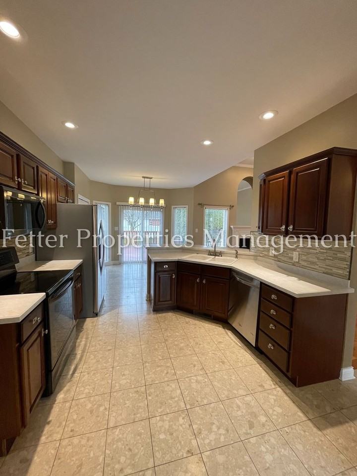 5746 Winnett Dr - Photo 5 of 16