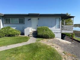 featured image of 1041 W Lakeside Dr
