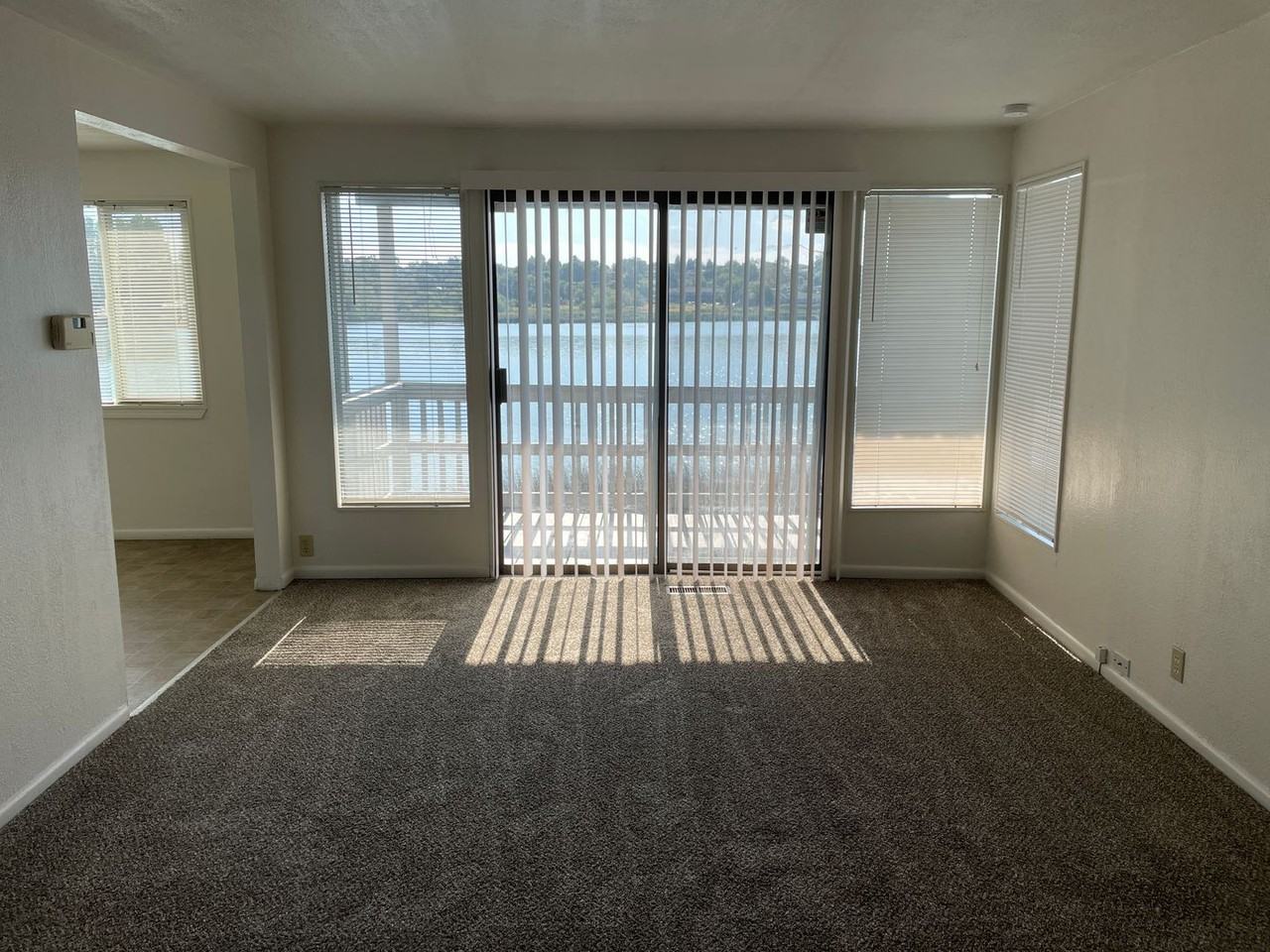 1041 W Lakeside Dr - Photo 4 of 13
