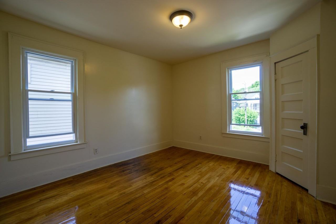 2424 E Genesee St - Photo 2 of 15