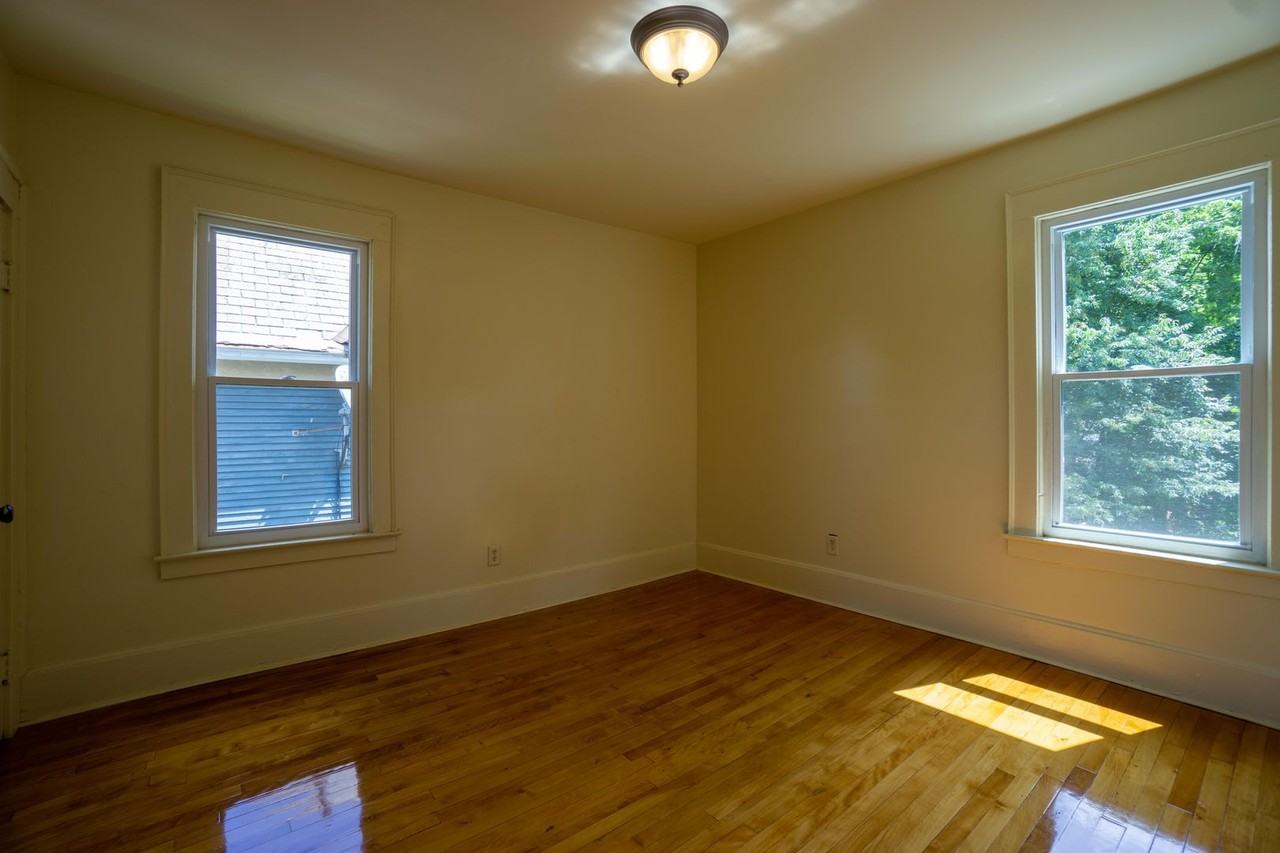 2424 E Genesee St - Photo 5 of 15