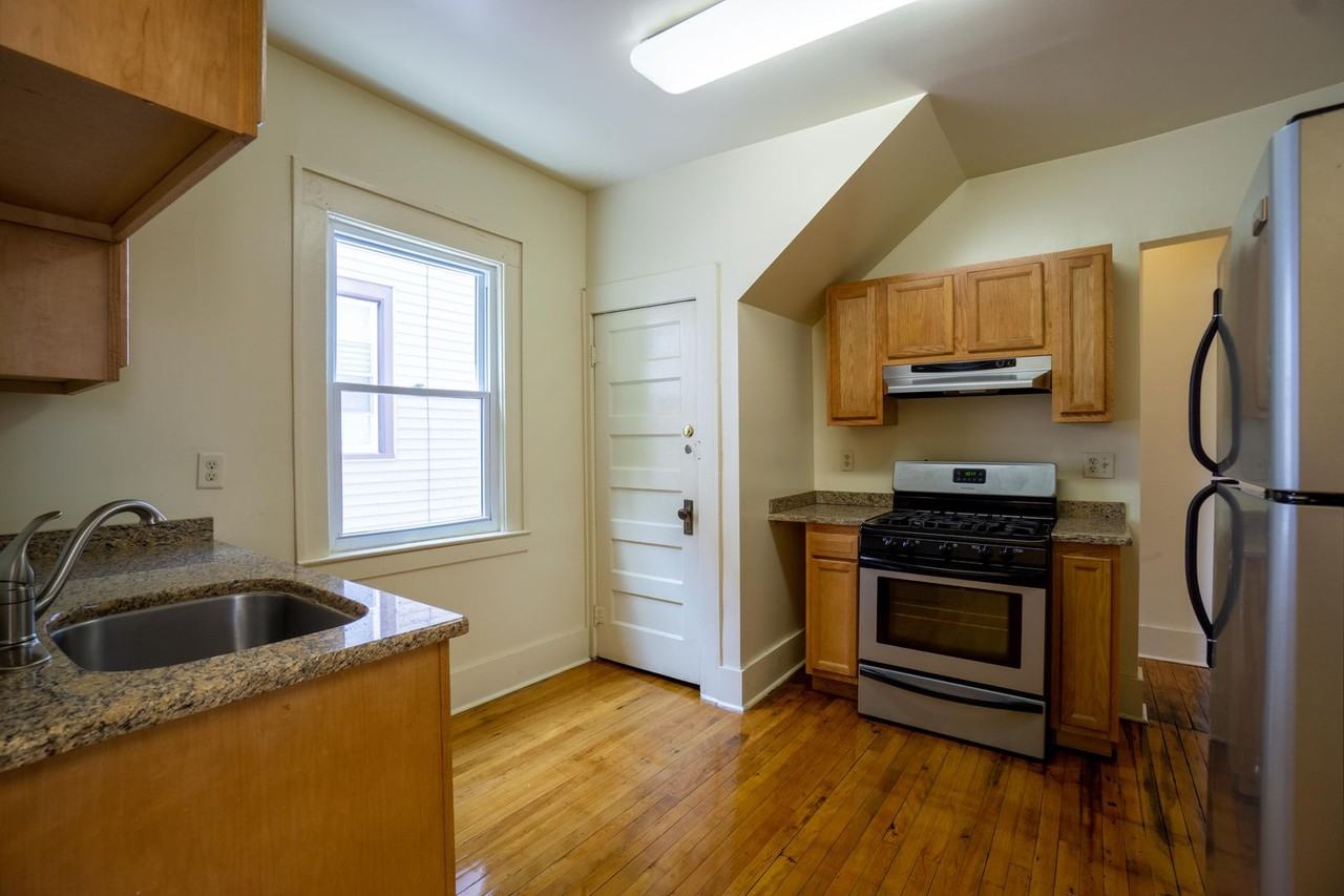 2424 E Genesee St - Photo 7 of 15