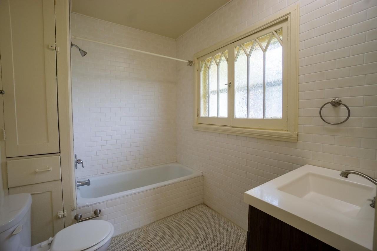 464 Allen St - Photo 7 of 41