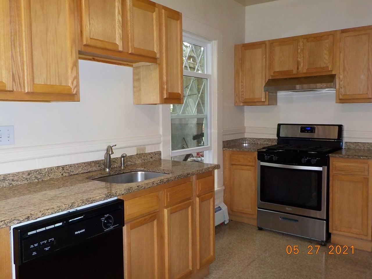 721 Allen St - Photo 6 of 42