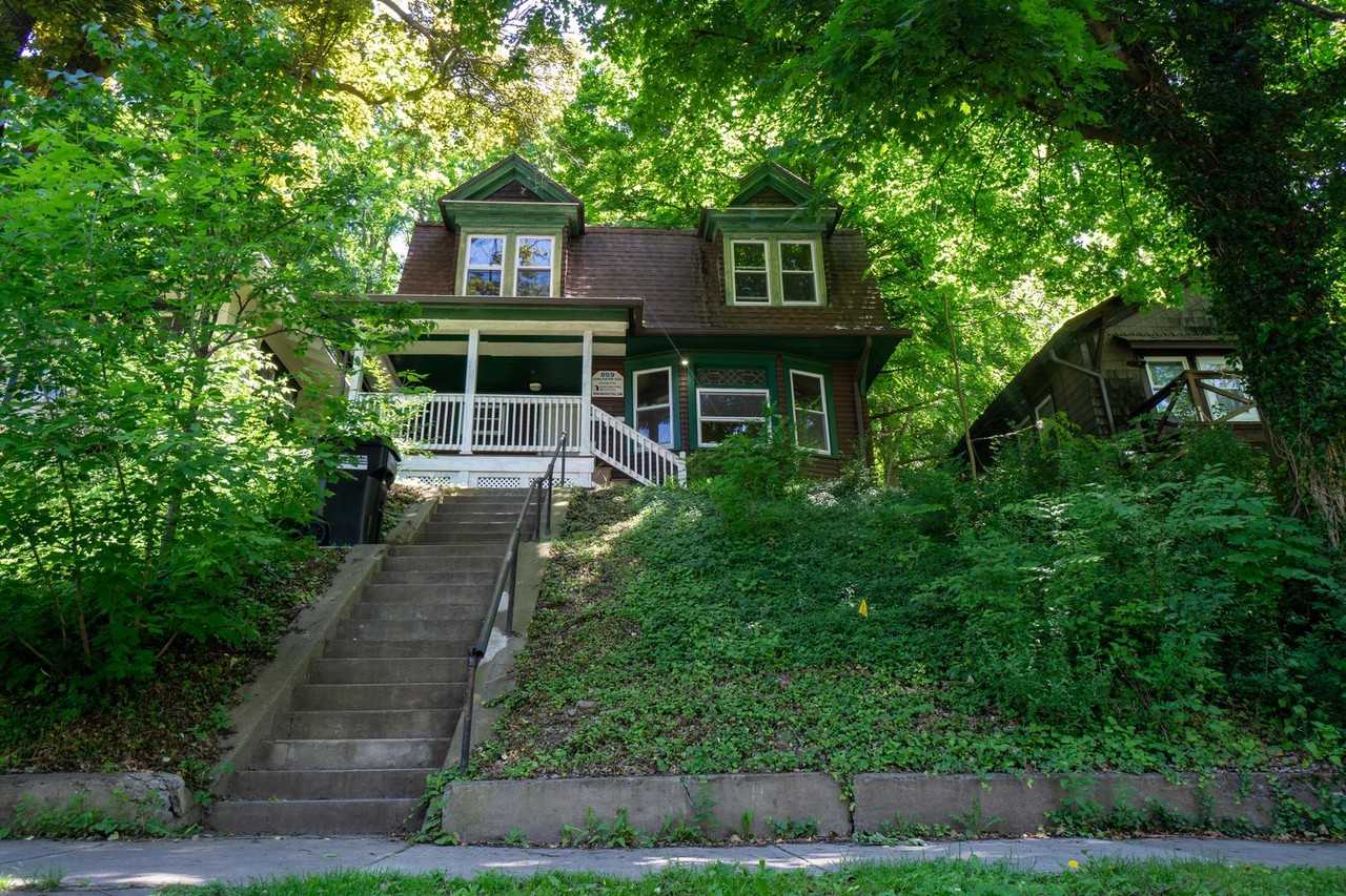 859 Lancaster Ave - Photo 4 of 19