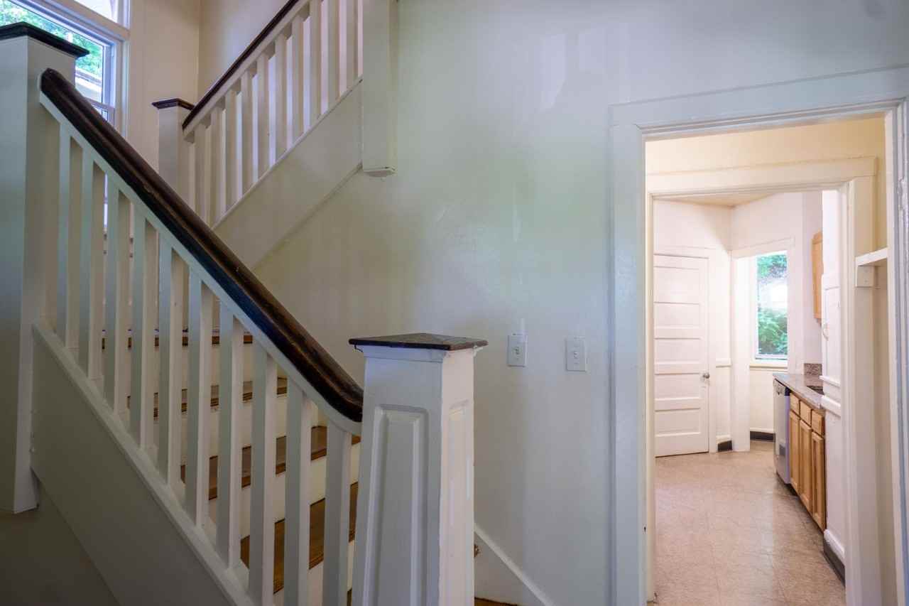 859 Lancaster Ave - Photo 5 of 19