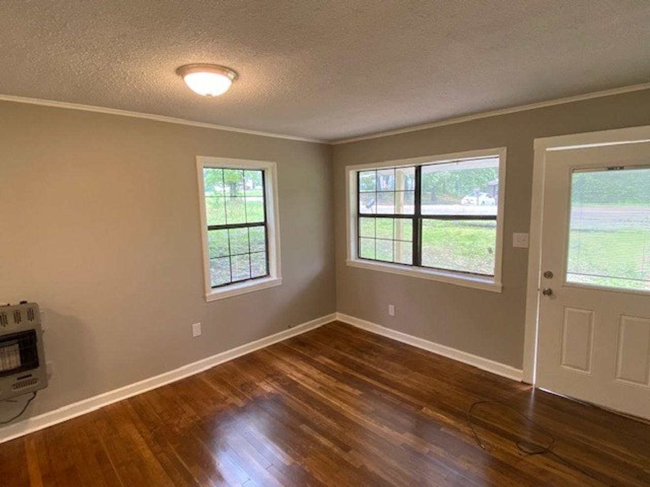 503 Clark Ln - Photo 3 of 13