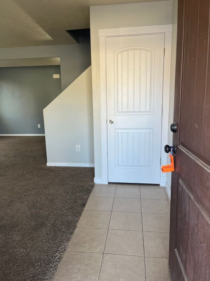 159 W 700 N - Photo 3 of 11