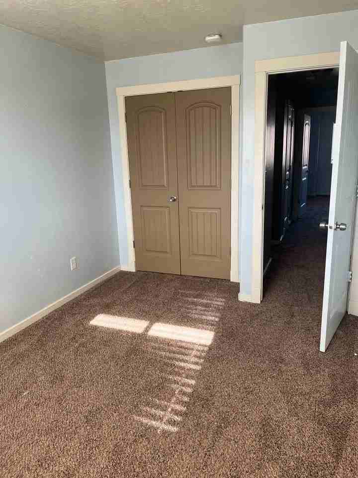 159 W 700 N - Photo 6 of 11