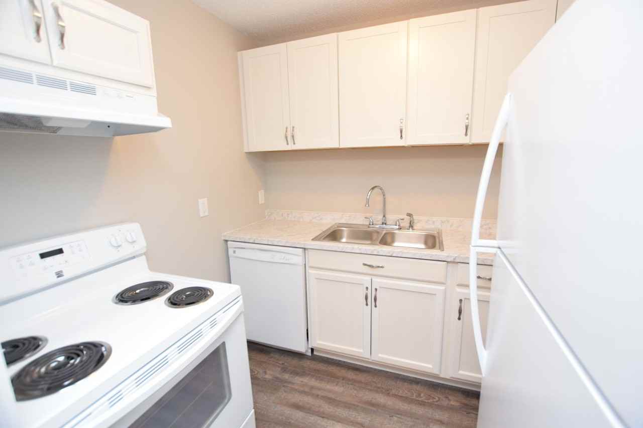 100 Mcarthur St #9 - Photo 4 of 7