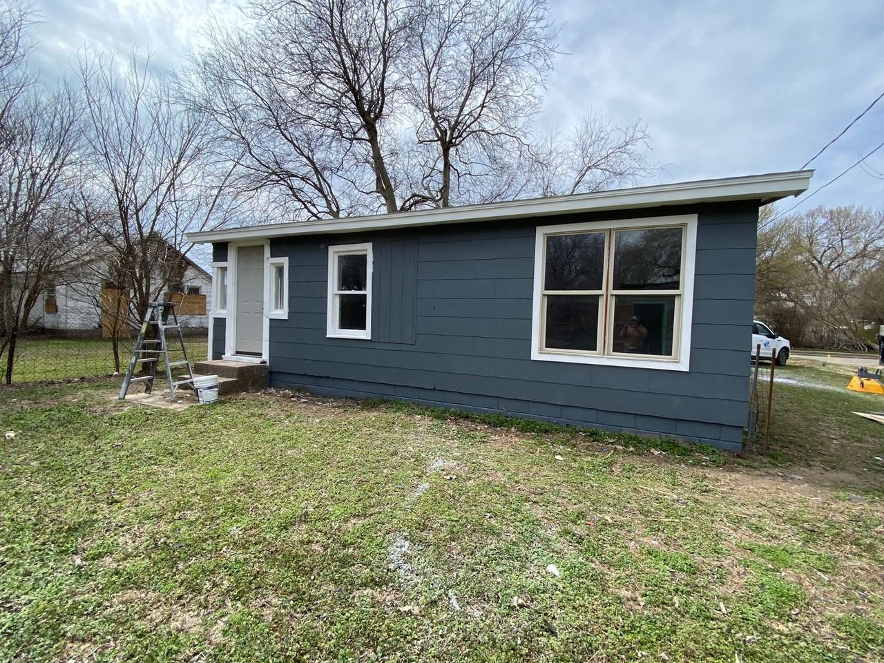 427 S 42nd West Ave - Photo 2 of 13